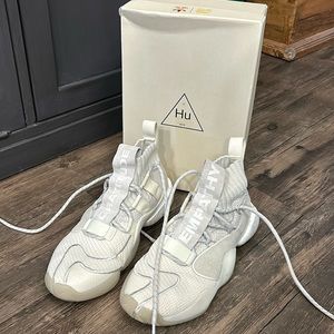 PHARRELL WILLIAMS HU PW CRAZY BYW
PRD High Top Sneakers- SIZE 8